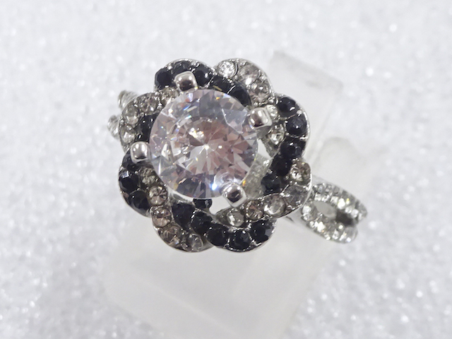 JAPANESE KIMONO / ANTIQUE CRYSTAL RING (SIZE 11)